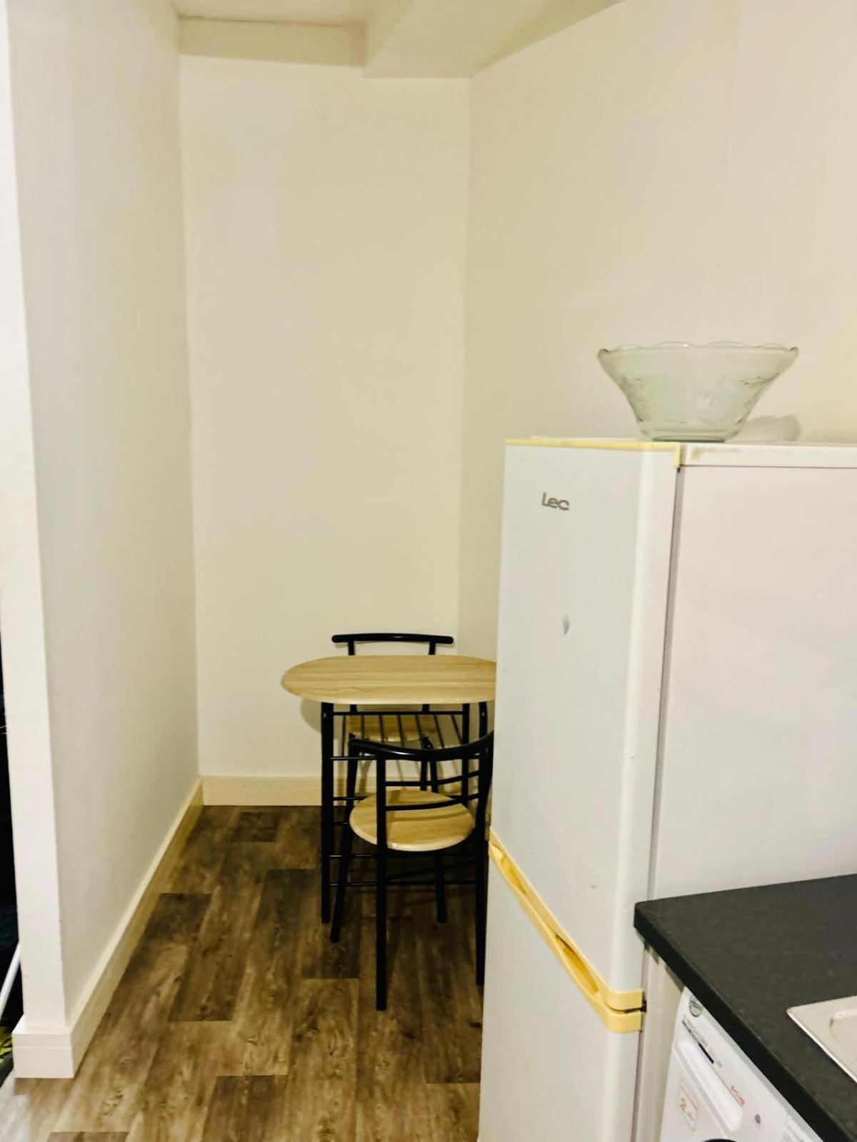 Studio Flat In Донкастър Екстериор снимка