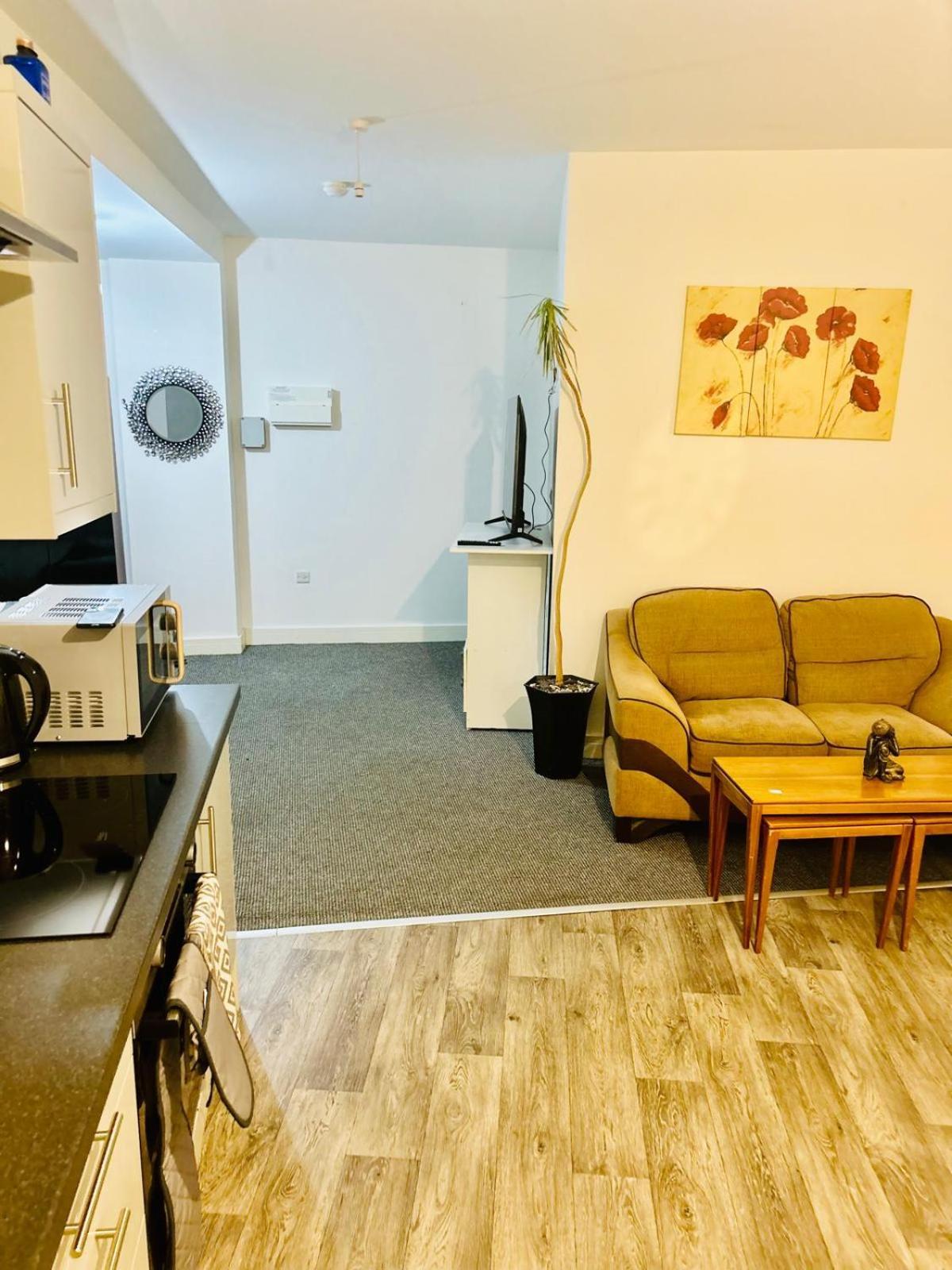 Studio Flat In Донкастър Екстериор снимка