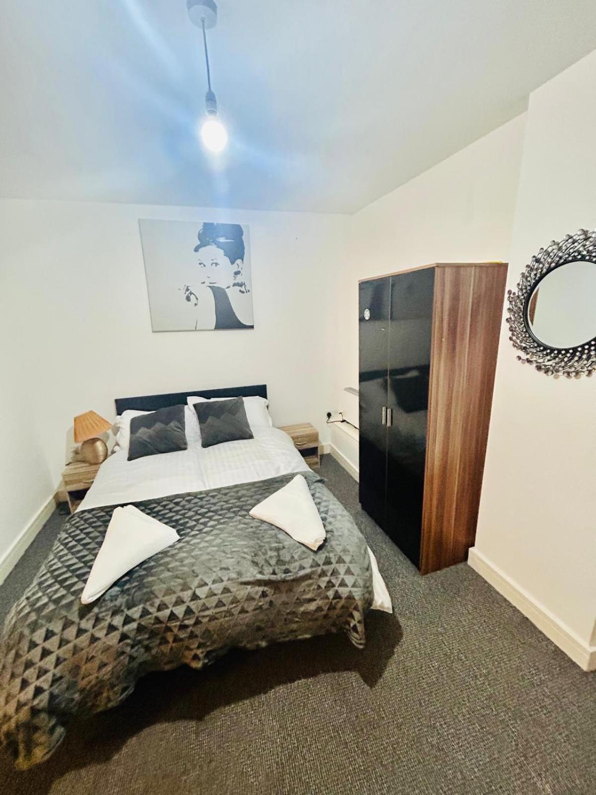 Studio Flat In Донкастър Екстериор снимка