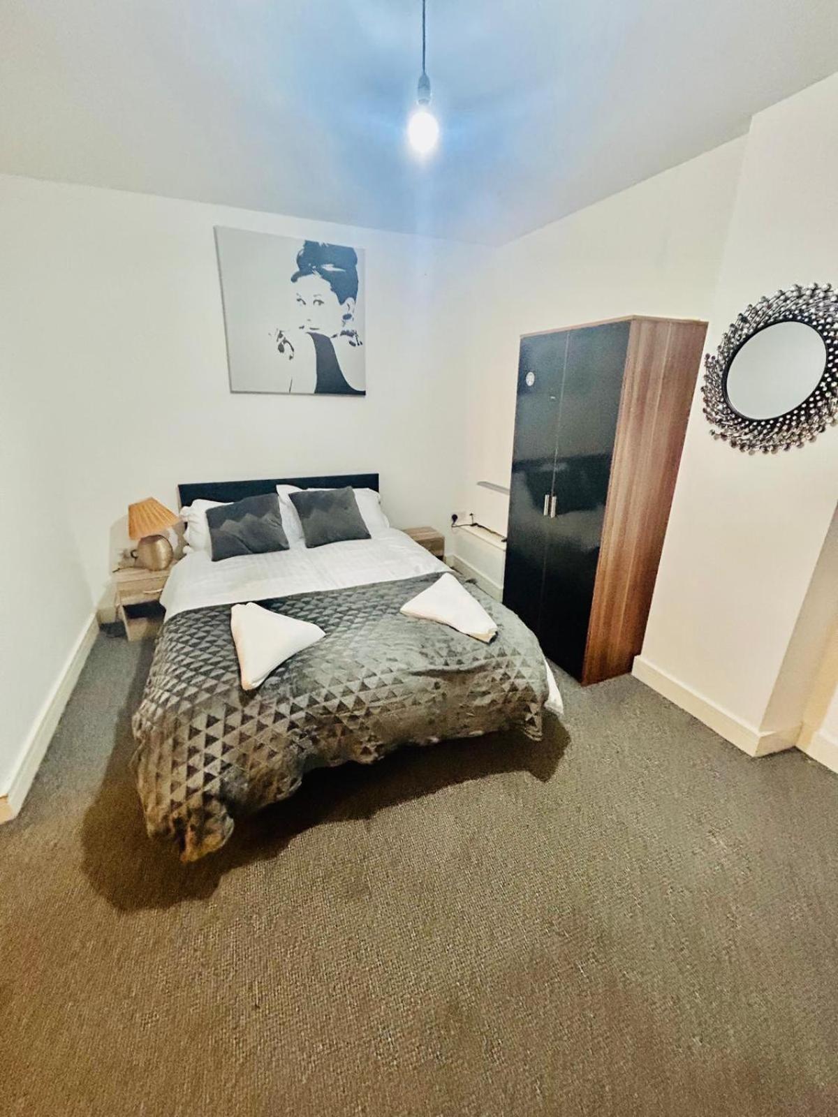 Studio Flat In Донкастър Екстериор снимка
