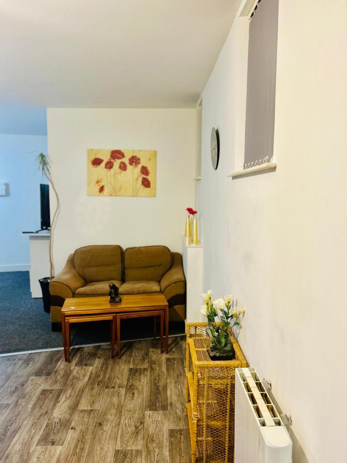 Studio Flat In Донкастър Екстериор снимка
