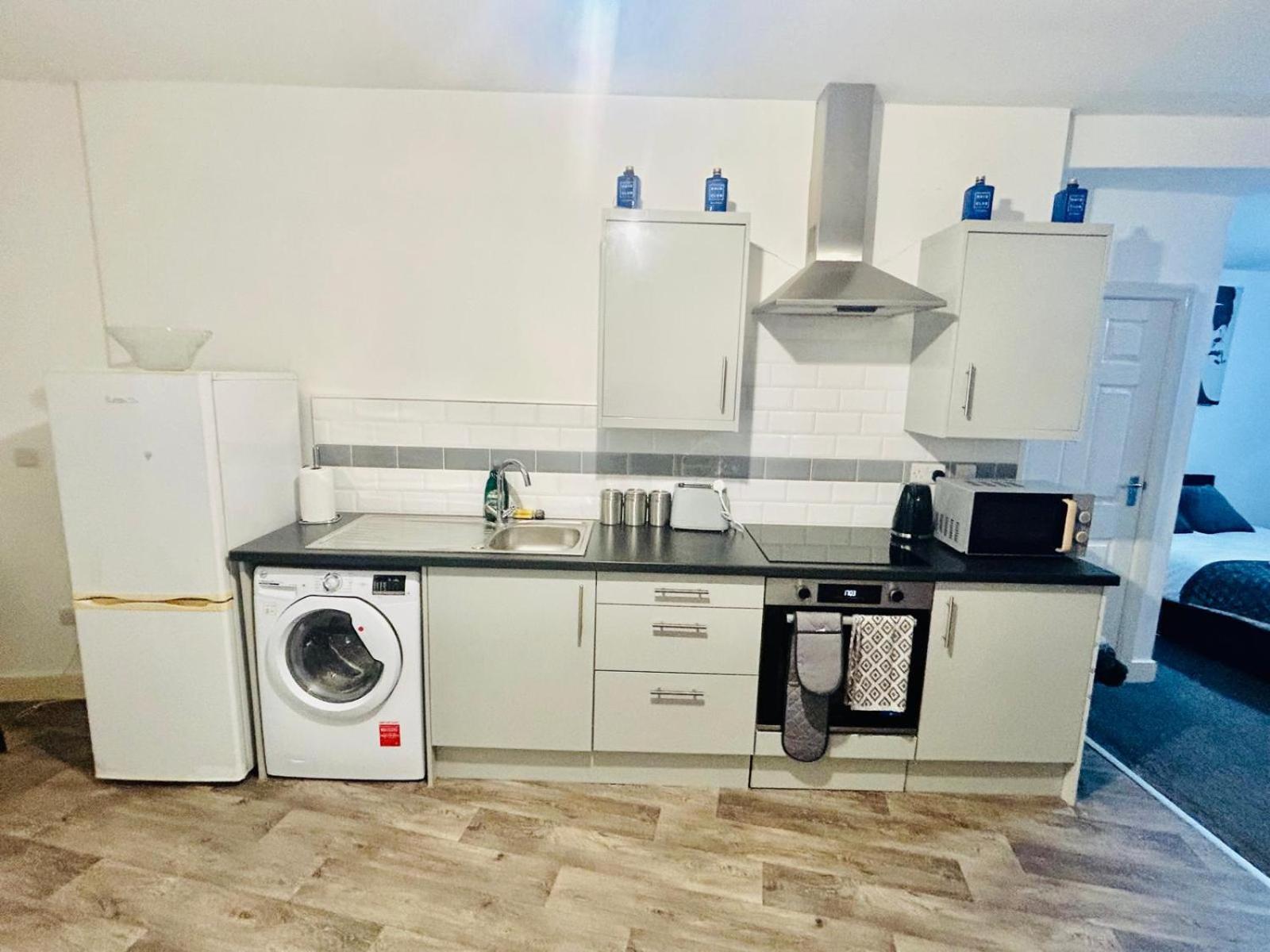 Studio Flat In Донкастър Екстериор снимка