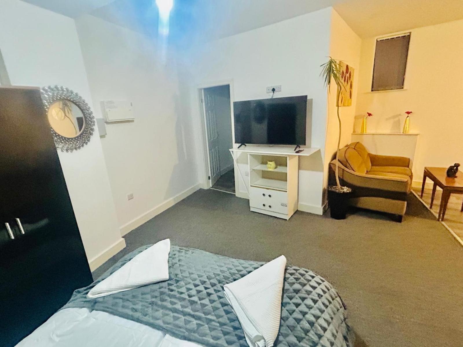 Studio Flat In Донкастър Екстериор снимка